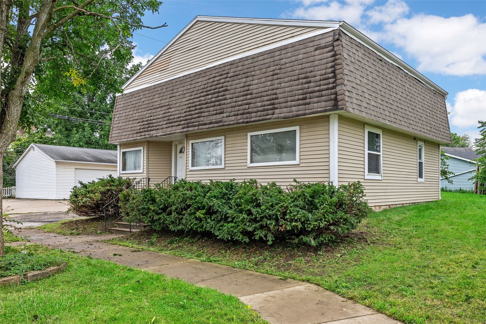 216 13th Street NW Cedar Rapids IA 52405
