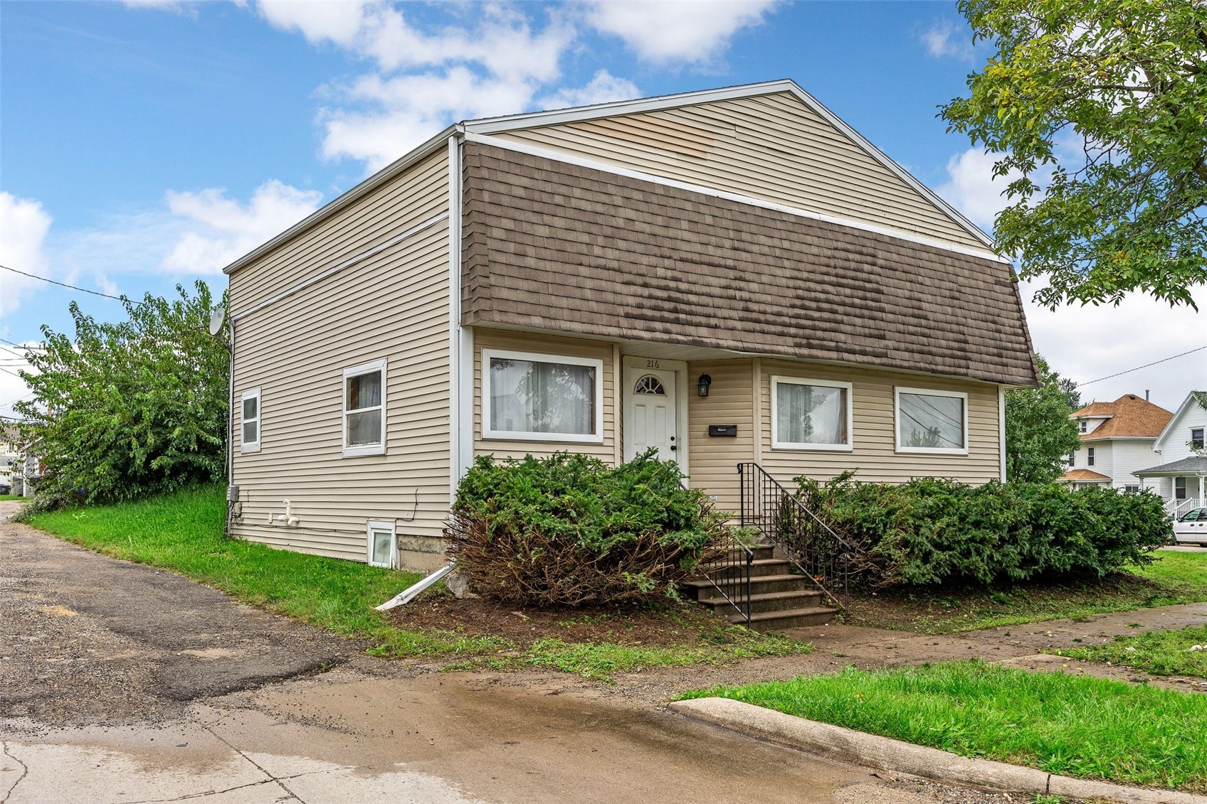 216 13th Street NW Cedar Rapids IA 52405