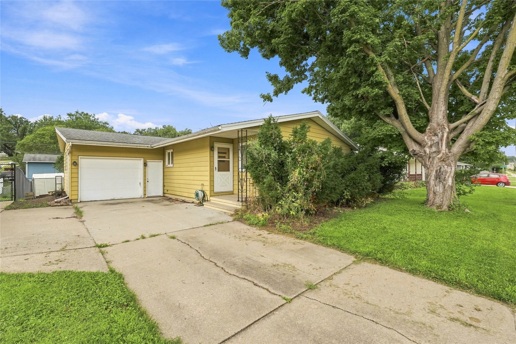 2423 O Avenue NW Cedar Rapids IA 52405