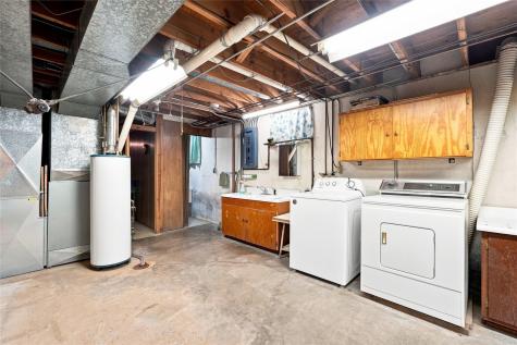 2423 O Avenue NW Cedar Rapids IA 52405