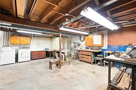2423 O Avenue NW Cedar Rapids IA 52405