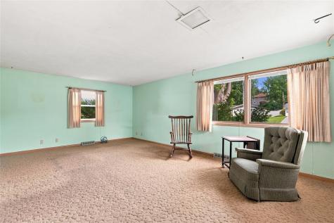 2423 O Avenue NW Cedar Rapids IA 52405