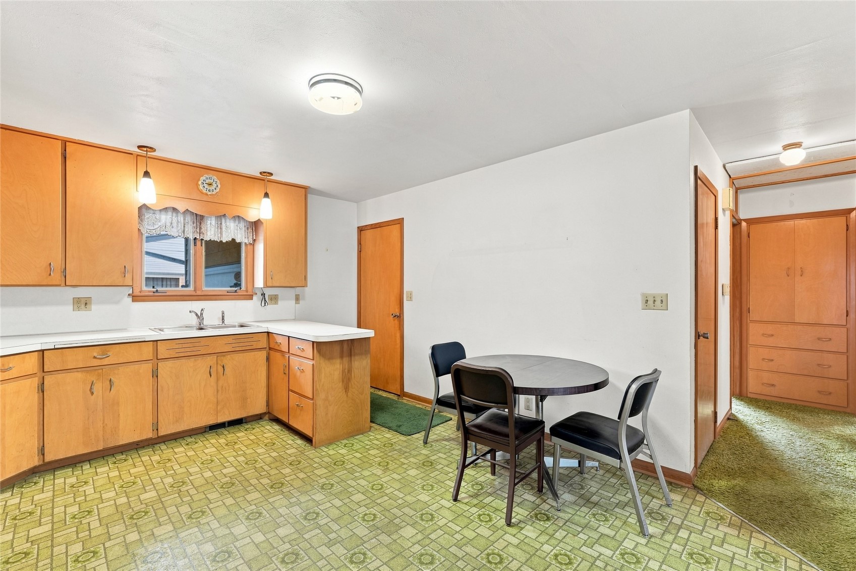 2423 O Avenue NW Cedar Rapids IA 52405