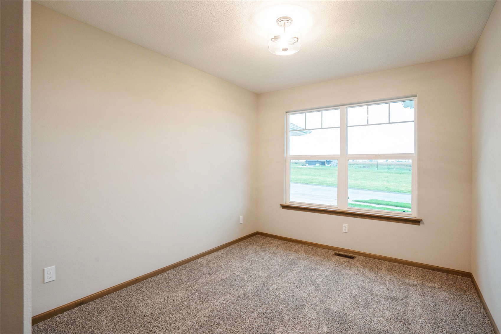 3329 Center Court Robins IA 52328