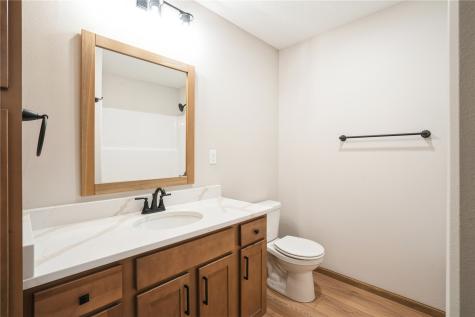 3329 Center Court Robins IA 52328