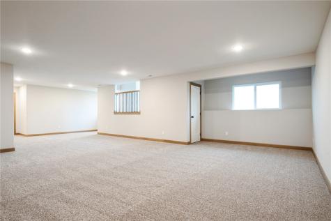 3329 Center Court Robins IA 52328