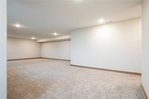 3329 Center Court Robins IA 52328