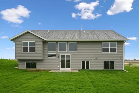 3329 Center Court Robins IA 52328