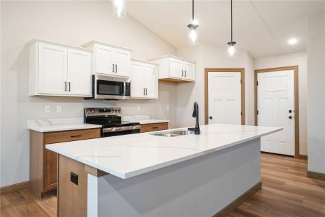 3329 Center Court Robins IA 52328