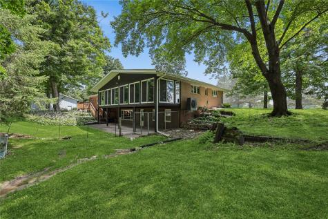 5995 30th Avenue Drive Vinton IA 52349