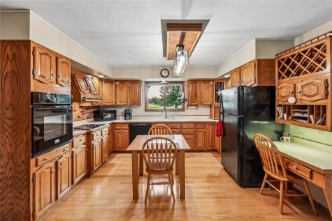 5995 30th Avenue Drive Vinton IA 52349