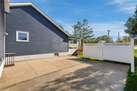 7400 Mallard Court Cedar Rapids IA 52402