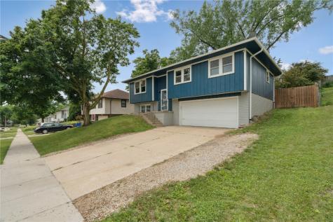 1708 Woodside Court NW Cedar Rapids IA 52405