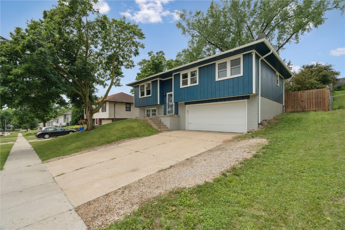 1708 Woodside Court NW Cedar Rapids IA 52405