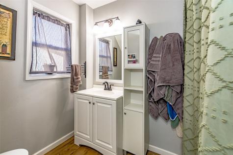 1302 Central Avenue Center Point IA 52213