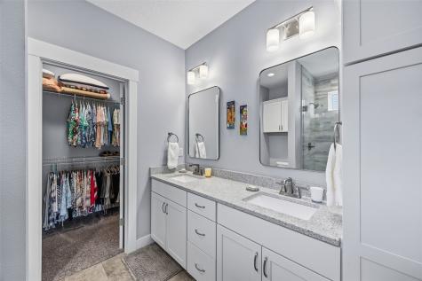 3040 Sunflower Street Ely IA 52227