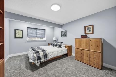 3040 Sunflower Street Ely IA 52227