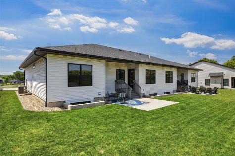 3040 Sunflower Street Ely IA 52227