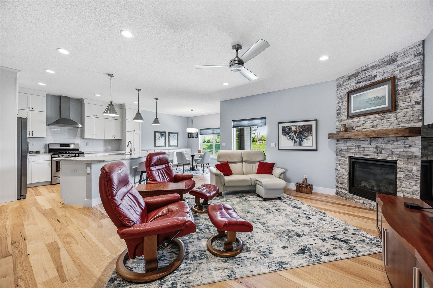 3040 Sunflower Street Ely IA 52227