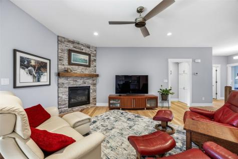 3040 Sunflower Street Ely IA 52227