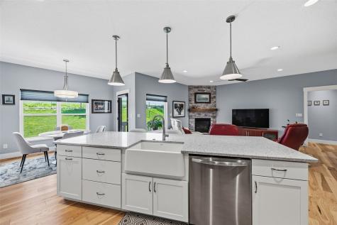 3040 Sunflower Street Ely IA 52227
