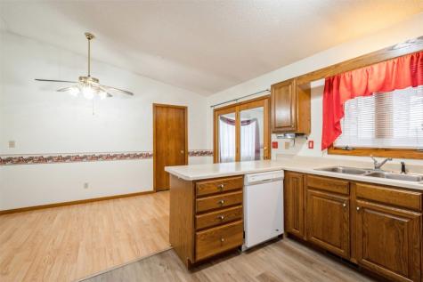 32 Prairie Drive Walker IA 52352