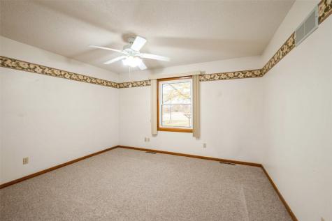 32 Prairie Drive Walker IA 52352