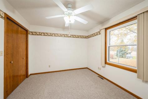 32 Prairie Drive Walker IA 52352