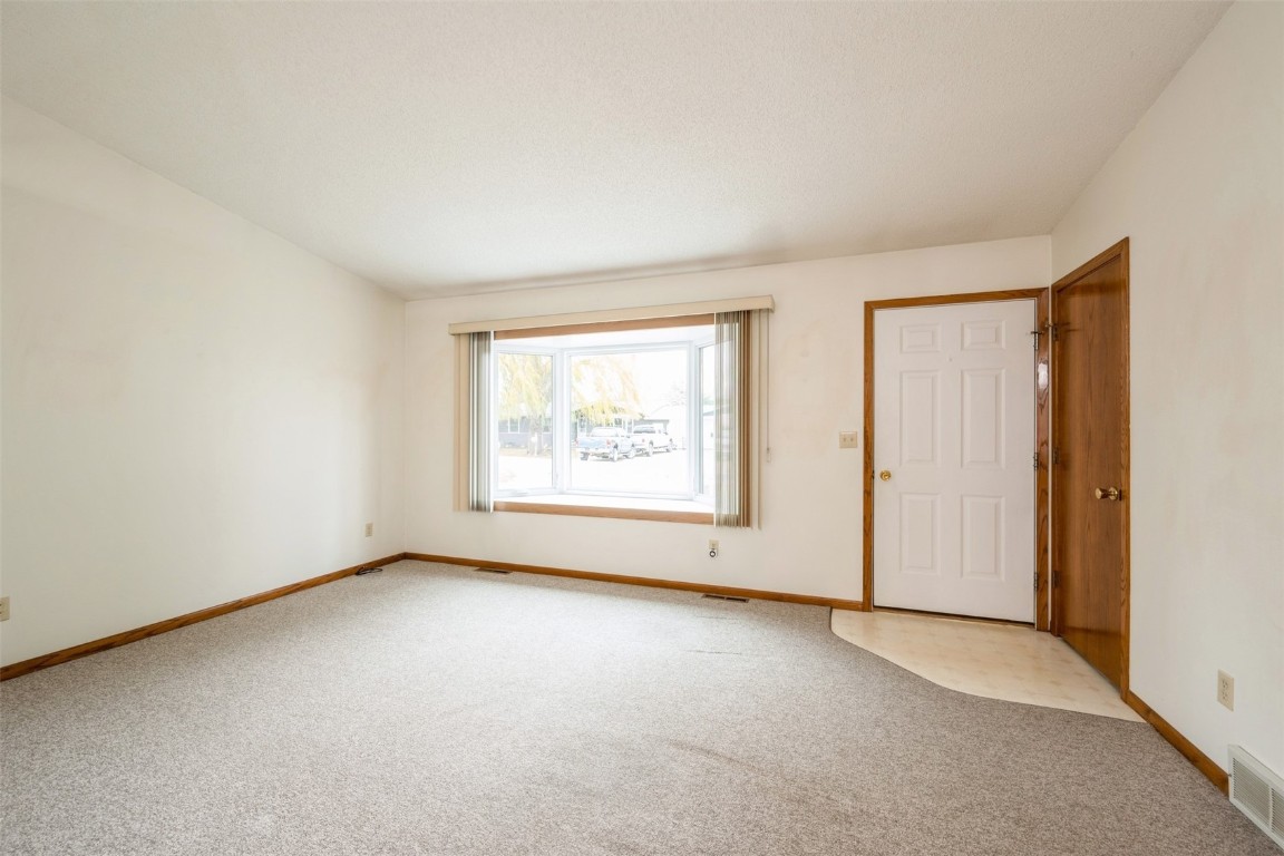 32 Prairie Drive Walker IA 52352