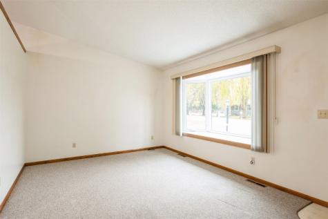 32 Prairie Drive Walker IA 52352