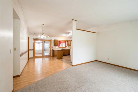 32 Prairie Drive Walker IA 52352
