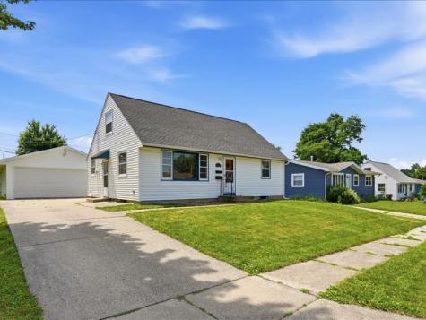 1635 Texas Avenue NE Cedar Rapids IA 52402