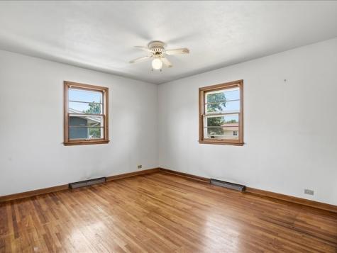 1635 Texas Avenue NE Cedar Rapids IA 52402