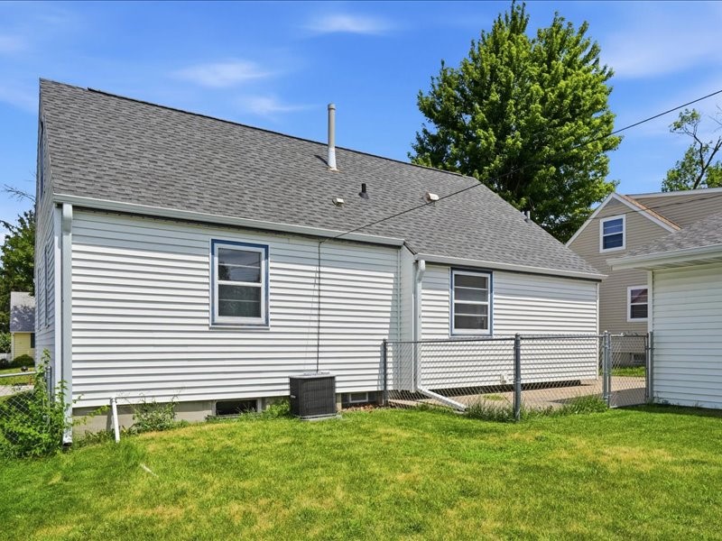 1635 Texas Avenue NE Cedar Rapids IA 52402