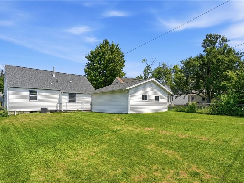 1635 Texas Avenue NE Cedar Rapids IA 52402
