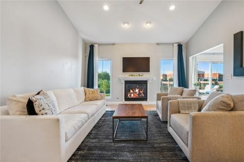 4307 Viola Street NE Cedar Rapids IA 52411