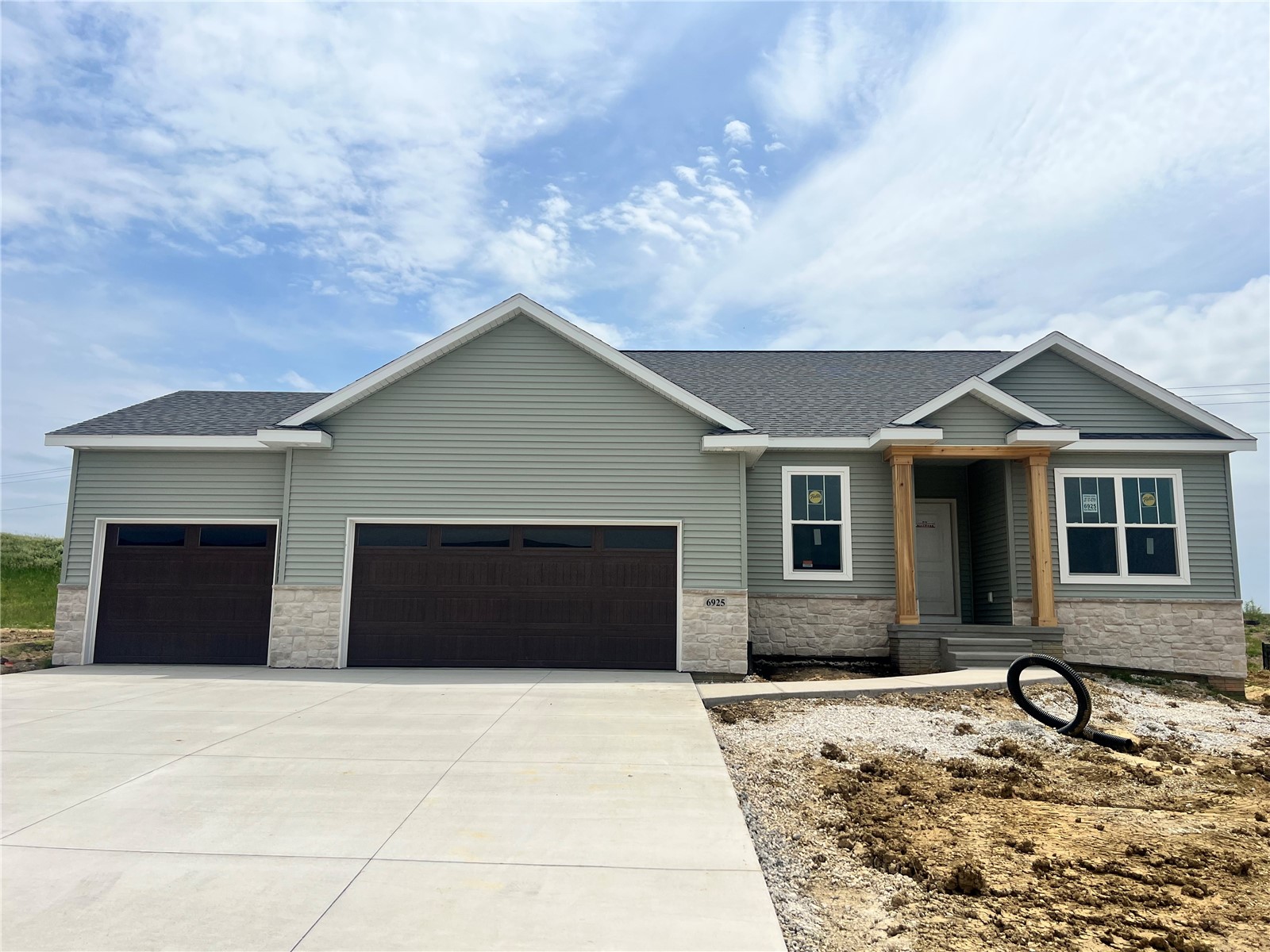 6925 Rock Wood Drive SW Cedar Rapids IA 52404