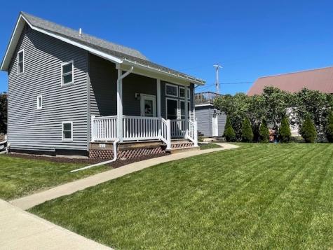 821 S 1st Street Guttenberg IA 52052