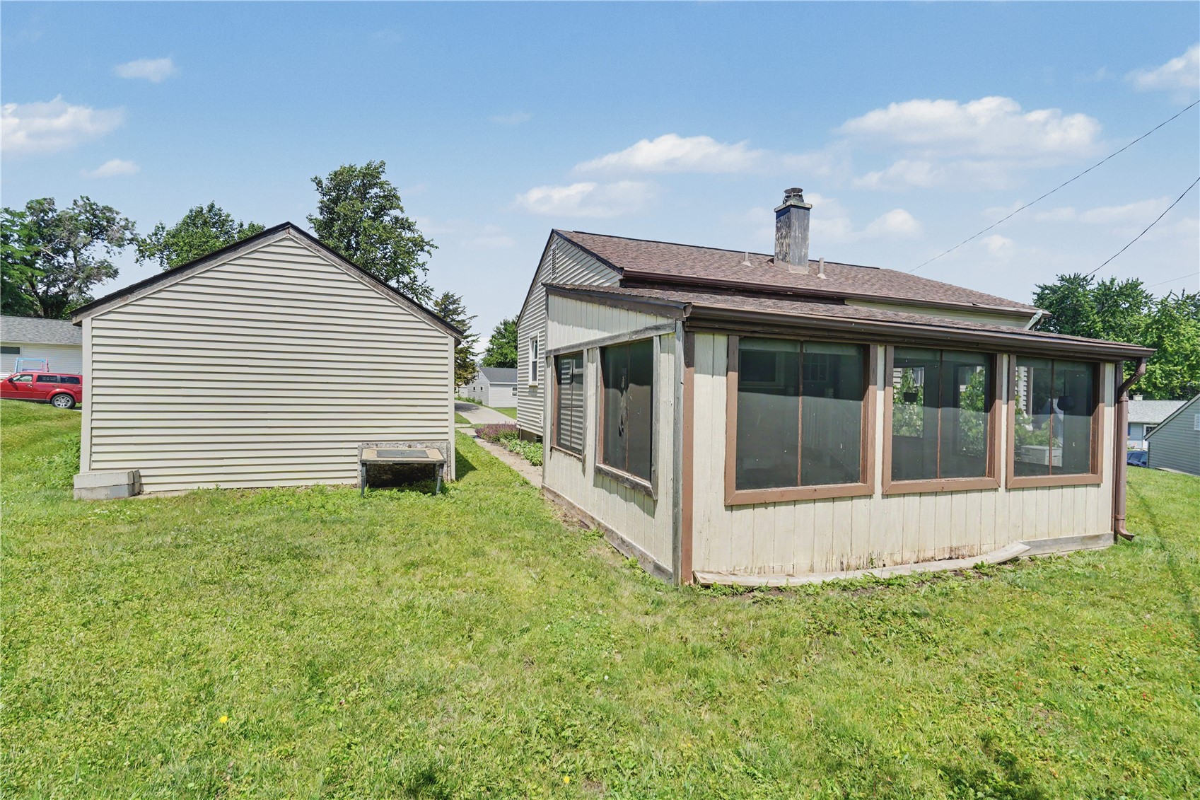 2411 Linwood Street SW Cedar Rapids IA 52404