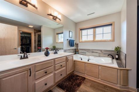 2495 Westwind Lane NE Cedar Rapids IA 52411