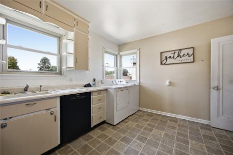 114 E 6th Street Tipton IA 52772