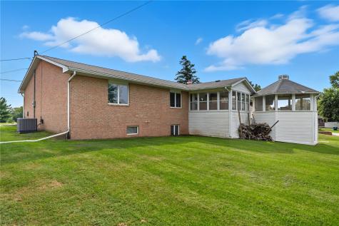 203 N North 9th Avenue Vinton IA 52349