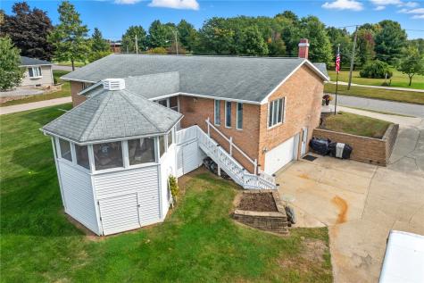 203 N North 9th Avenue Vinton IA 52349