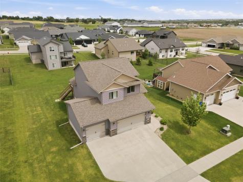 1418 Cardinal Drive Fairfax IA 52228
