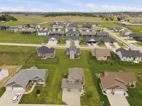 1418 Cardinal Drive Fairfax IA 52228