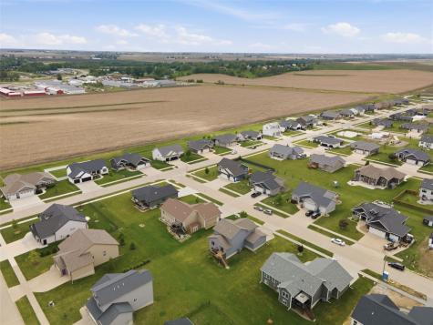 1418 Cardinal Drive Fairfax IA 52228