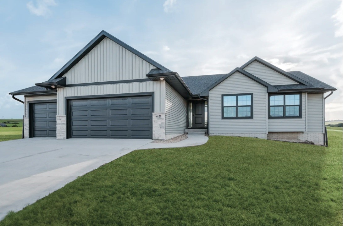 1724 Cloverleaf Court SW Cedar Rapids IA 52404