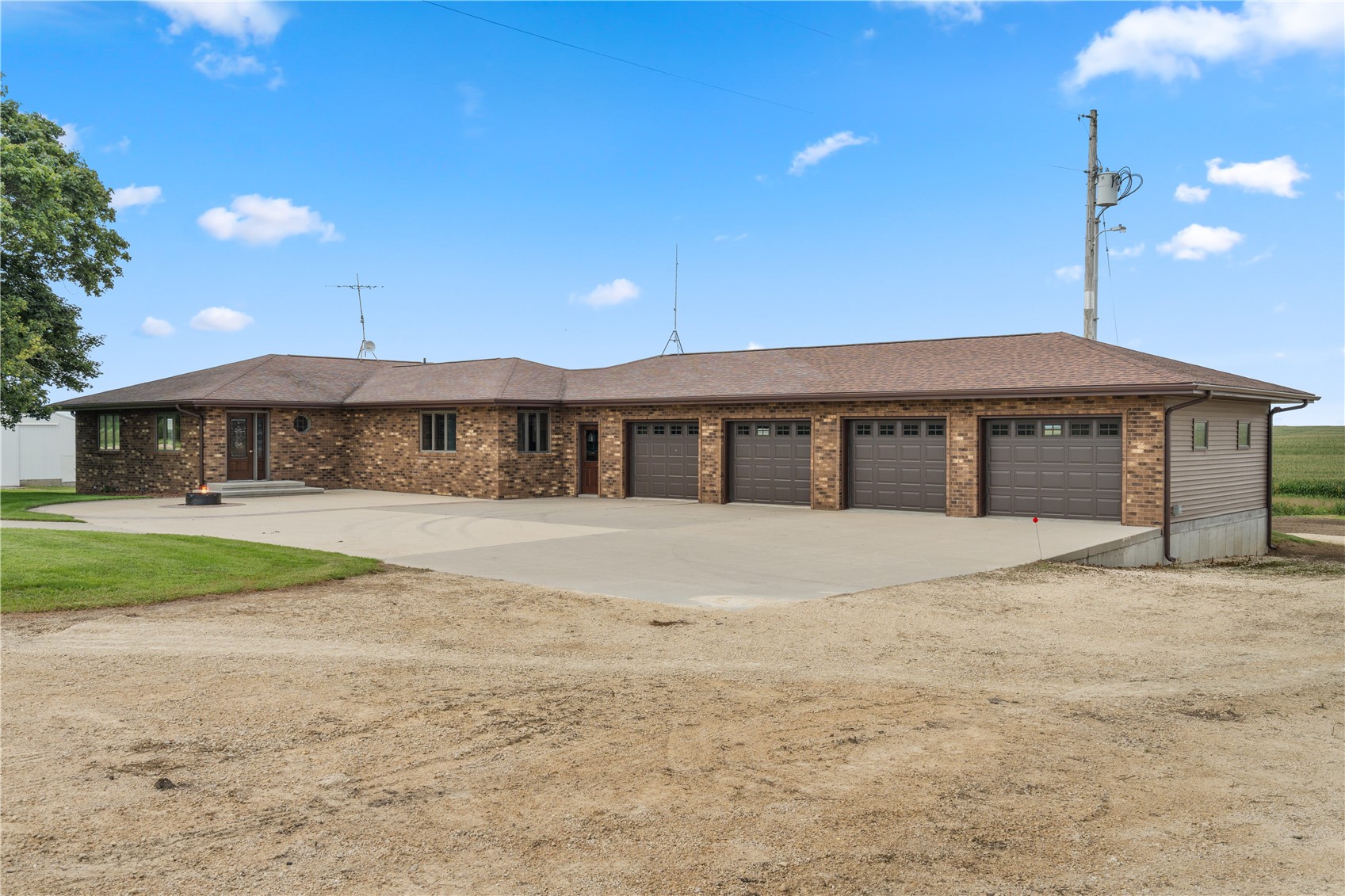 1693 265th Avenue Earlville IA 52041