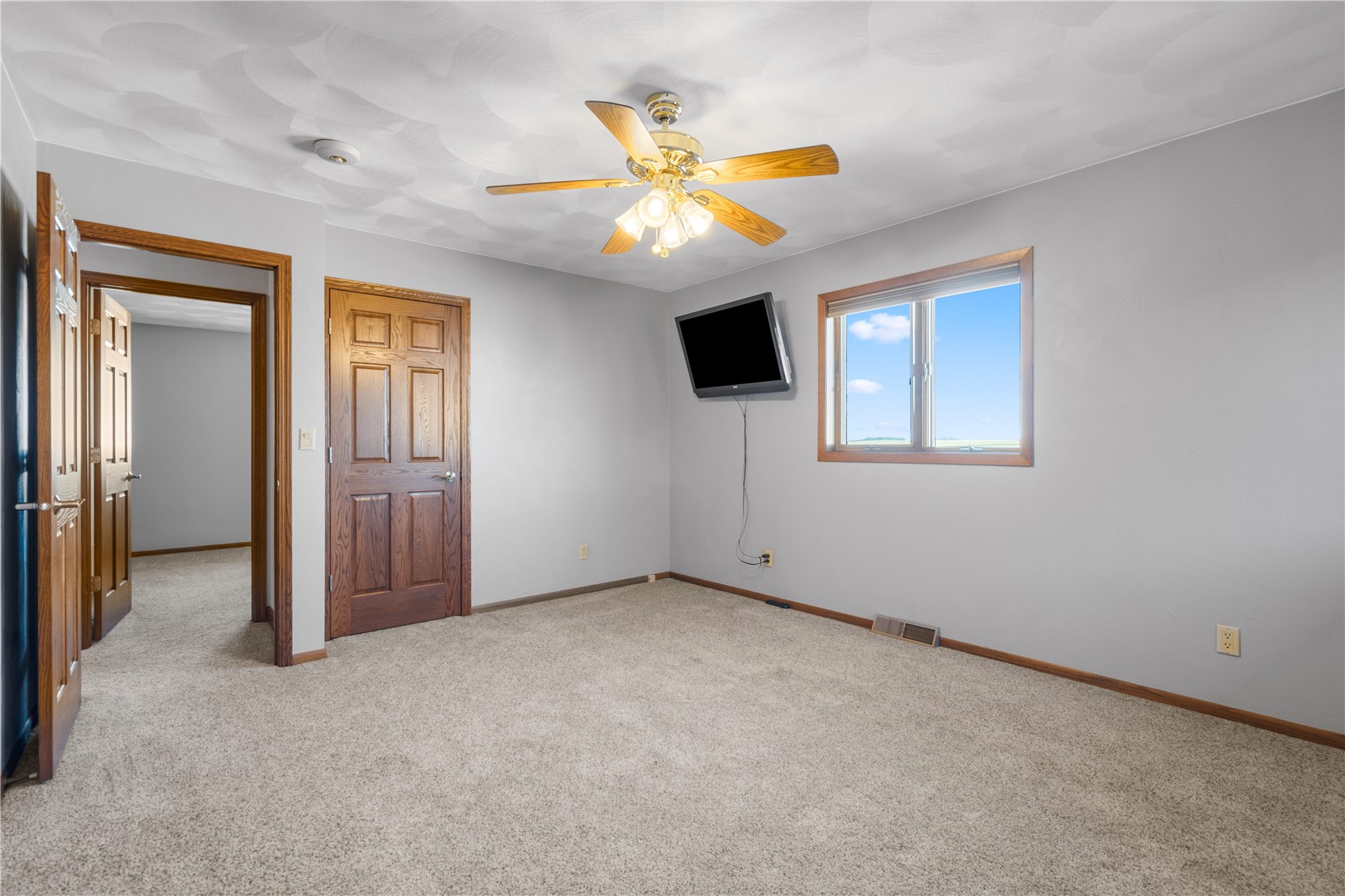 1693 265th Avenue Earlville IA 52041