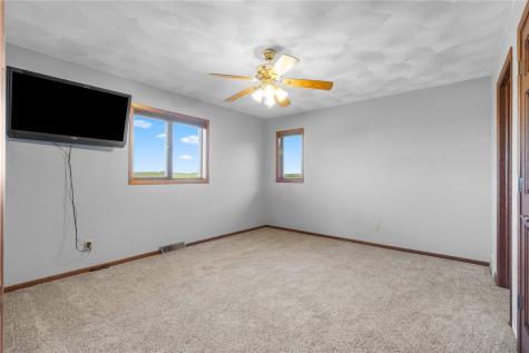 1693 265th Avenue Earlville IA 52041